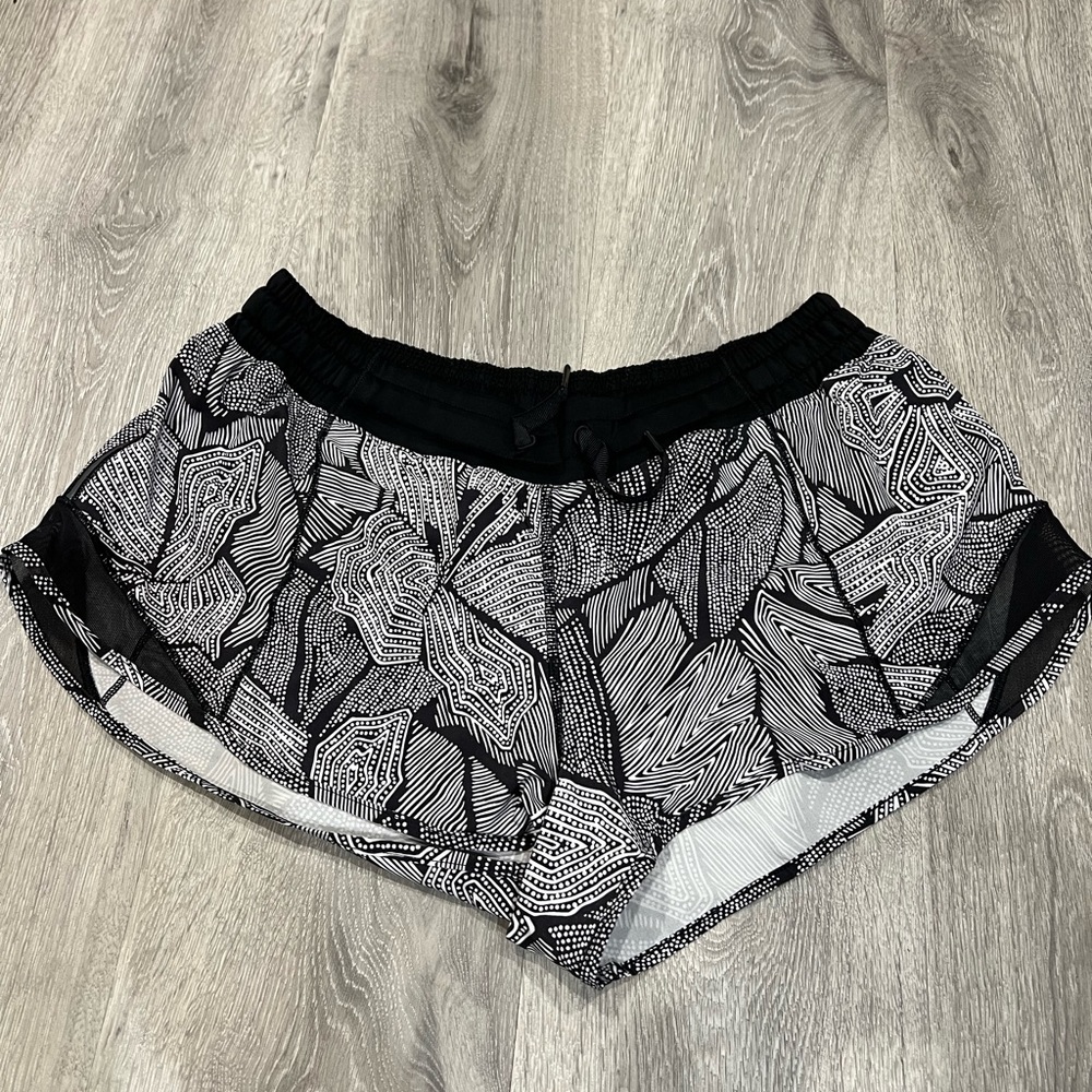 Lululemon original hotty hot short